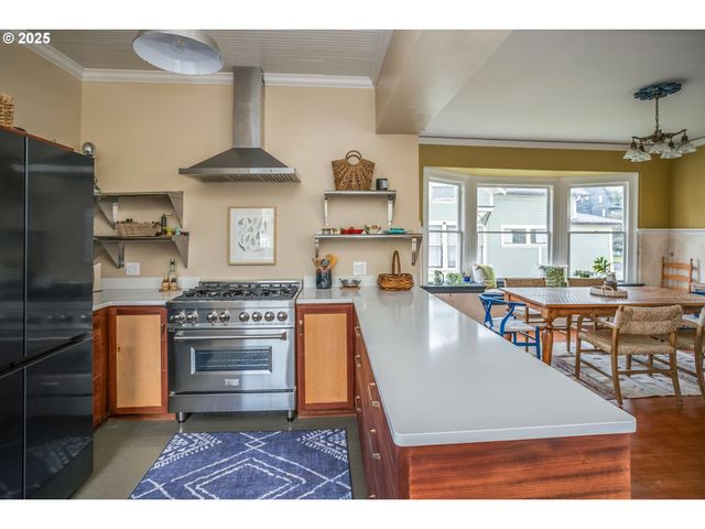 714 HARRISON Ave, Astoria, OR 97103