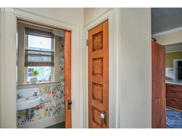714 HARRISON Ave, Astoria, OR 97103