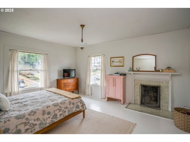 714 HARRISON Ave, Astoria, OR 97103