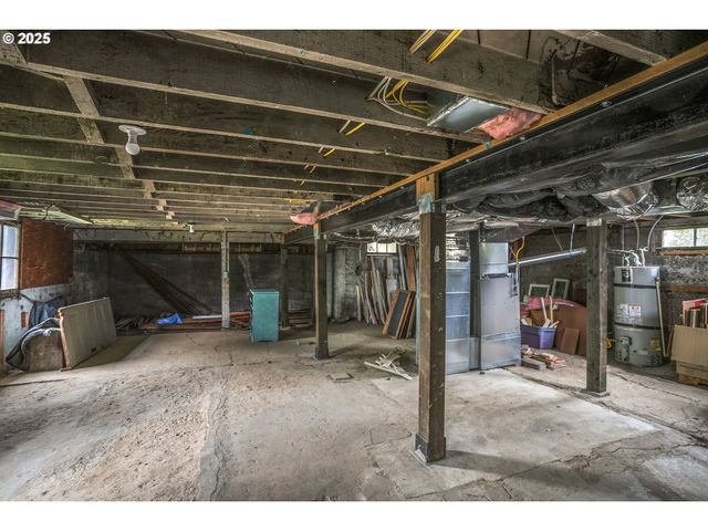 714 HARRISON Ave, Astoria, OR 97103