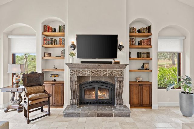 5133 Oak Grove Ct, Browns Valley, CA 95918