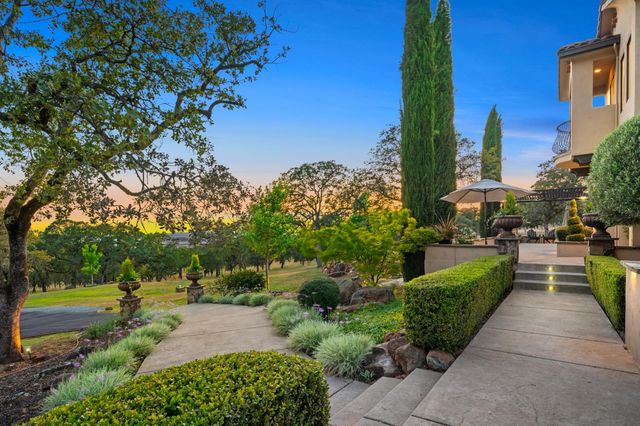 5133 Oak Grove Ct, Browns Valley, CA 95918