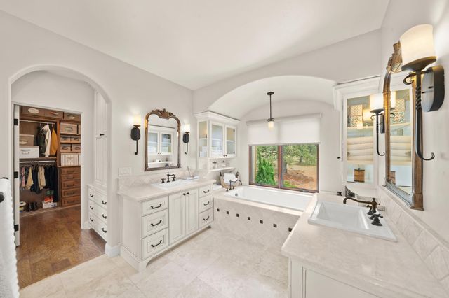 5133 Oak Grove Ct, Browns Valley, CA 95918