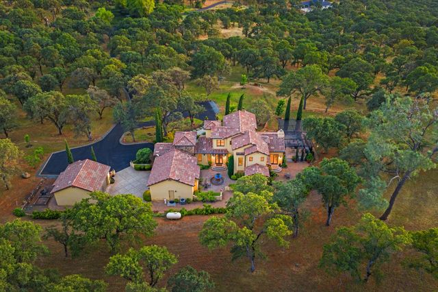 5133 Oak Grove Ct, Browns Valley, CA 95918