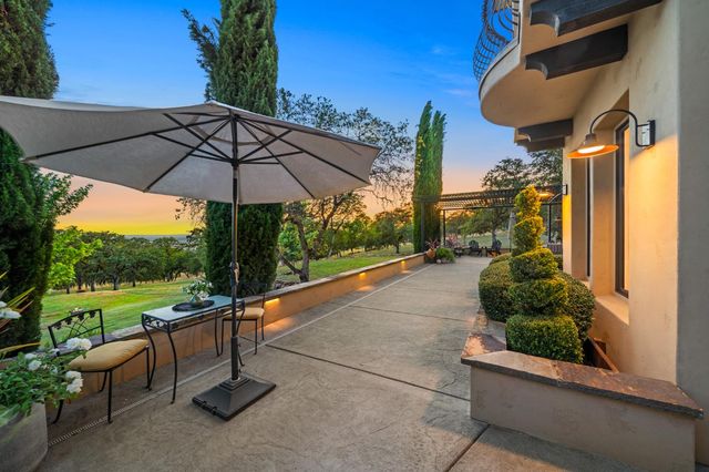5133 Oak Grove Ct, Browns Valley, CA 95918