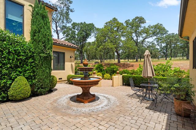 5133 Oak Grove Ct, Browns Valley, CA 95918