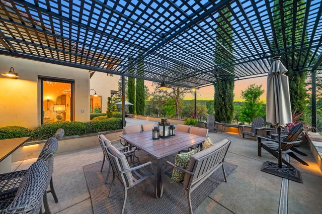5133 Oak Grove Ct, Browns Valley, CA 95918
