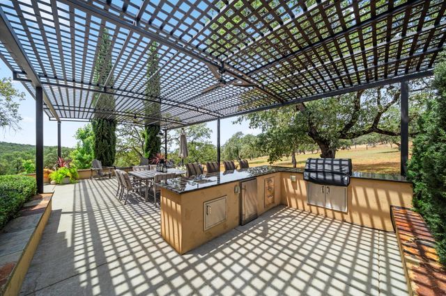 5133 Oak Grove Ct, Browns Valley, CA 95918
