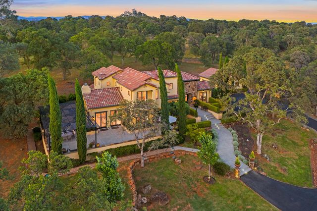 5133 Oak Grove Ct, Browns Valley, CA 95918