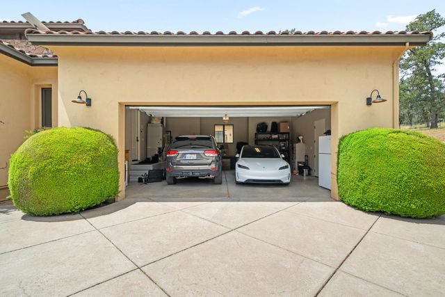 5133 Oak Grove Ct, Browns Valley, CA 95918