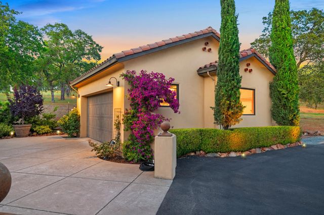 5133 Oak Grove Ct, Browns Valley, CA 95918