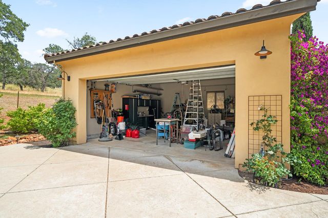 5133 Oak Grove Ct, Browns Valley, CA 95918