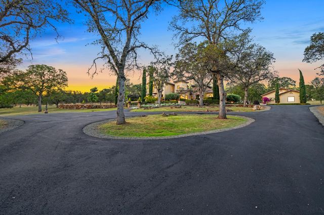5133 Oak Grove Ct, Browns Valley, CA 95918