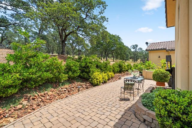 5133 Oak Grove Ct, Browns Valley, CA 95918