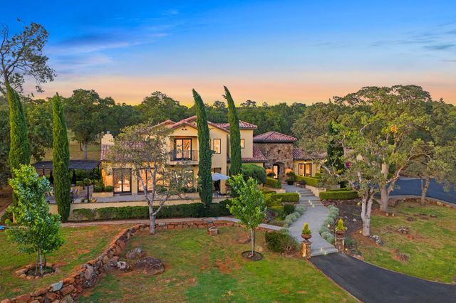 5133 Oak Grove Ct, Browns Valley, CA 95918