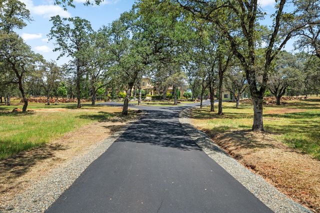5133 Oak Grove Ct, Browns Valley, CA 95918