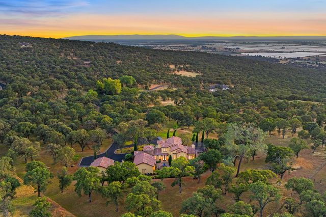 5133 Oak Grove Ct, Browns Valley, CA 95918