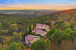 5133 Oak Grove Ct, Browns Valley, CA 95918