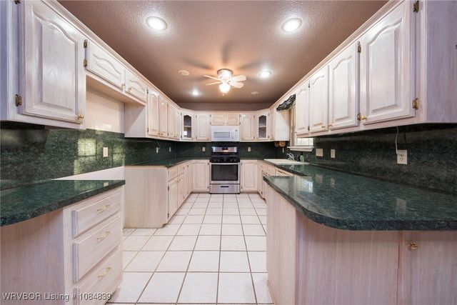 304 Oakdale Road, Muldrow, OK 74948