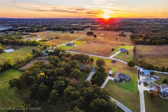 304 Oakdale Road, Muldrow, OK 74948