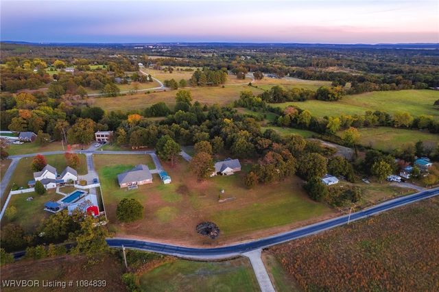 304 Oakdale Road, Muldrow, OK 74948