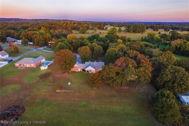 304 Oakdale Road, Muldrow, OK 74948