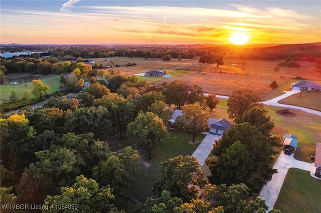 304 Oakdale Road, Muldrow, OK 74948