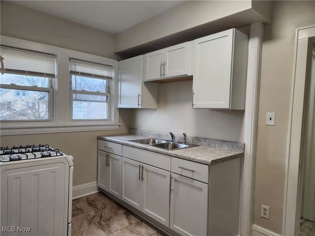 529 E Cuyahoga Falls Avenue 3, Akron, OH 44310