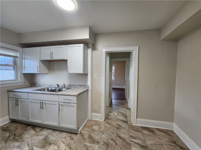 529 E Cuyahoga Falls Avenue 3, Akron, OH 44310