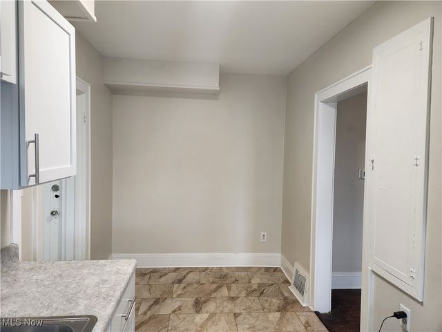 529 E Cuyahoga Falls Avenue 3, Akron, OH 44310
