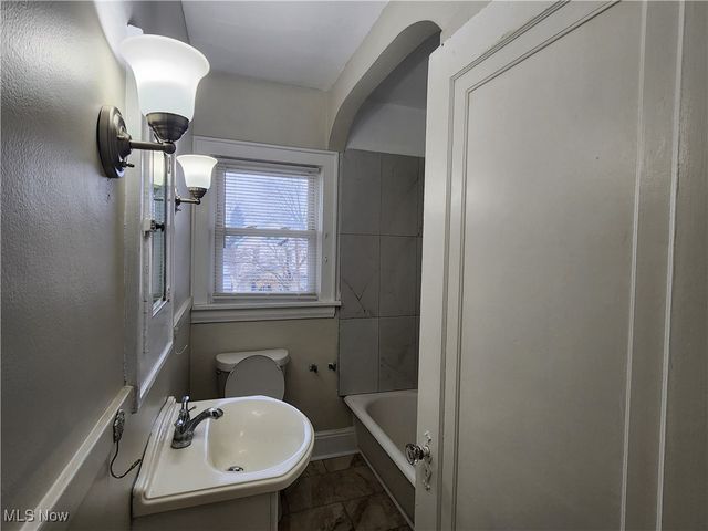529 E Cuyahoga Falls Avenue 3, Akron, OH 44310