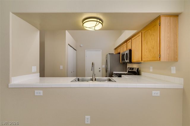 5260 Green Forest Way, Las Vegas, NV 89118