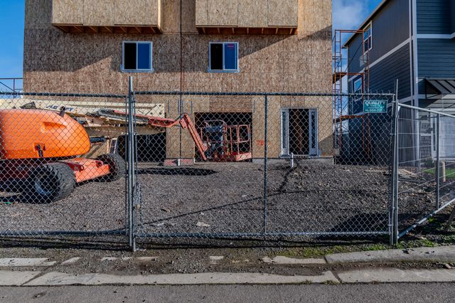 7890 28th Street, White City, OR 97503