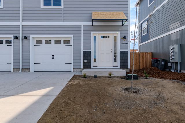 7890 28th Street, White City, OR 97503