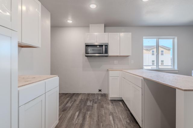 7890 28th Street, White City, OR 97503