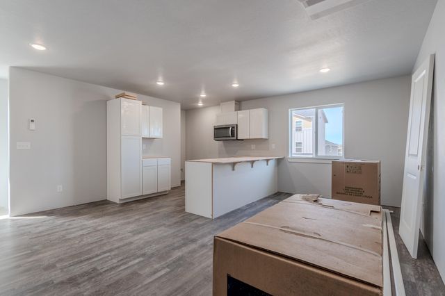 7890 28th Street, White City, OR 97503