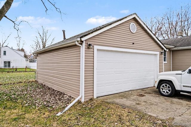 3316 Lockhead Street, Burton, MI 48529