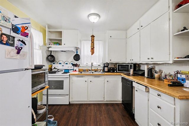 3316 Lockhead Street, Burton, MI 48529