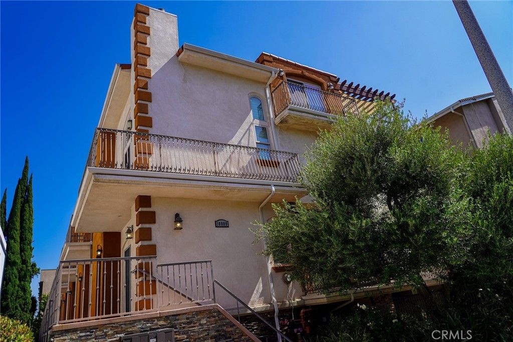 Image 2 of property listing at 10809 Hortense, North Hollywood, CA 91602