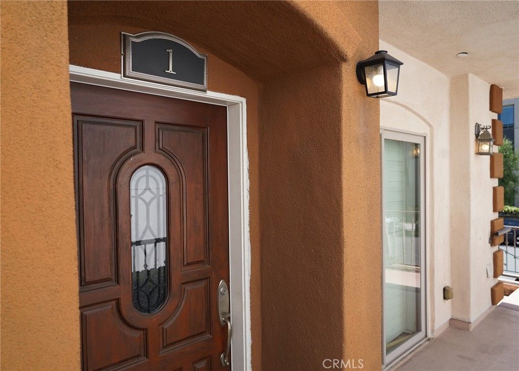 Image 3 of property listing at 10809 Hortense, North Hollywood, CA 91602