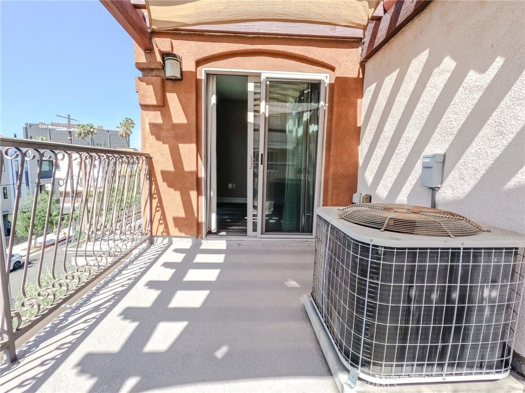 Image 31 of property listing at 10809 Hortense, North Hollywood, CA 91602