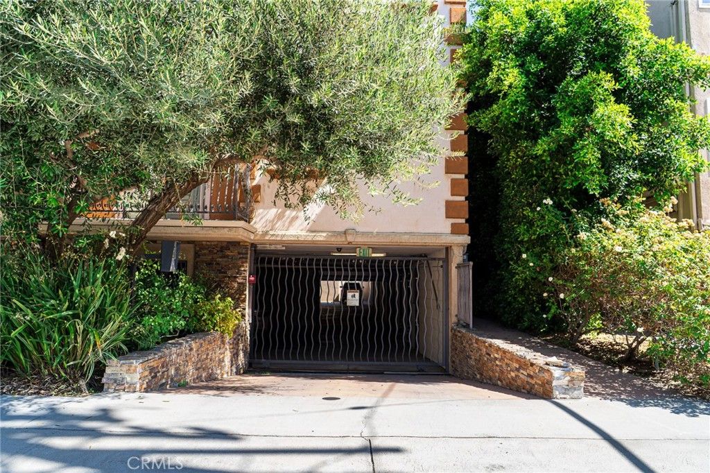 Image 39 of property listing at 10809 Hortense, North Hollywood, CA 91602