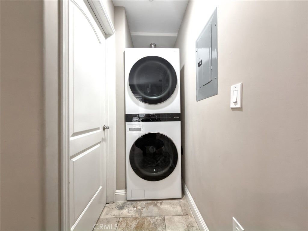 Image 6 of property listing at 10809 Hortense, North Hollywood, CA 91602