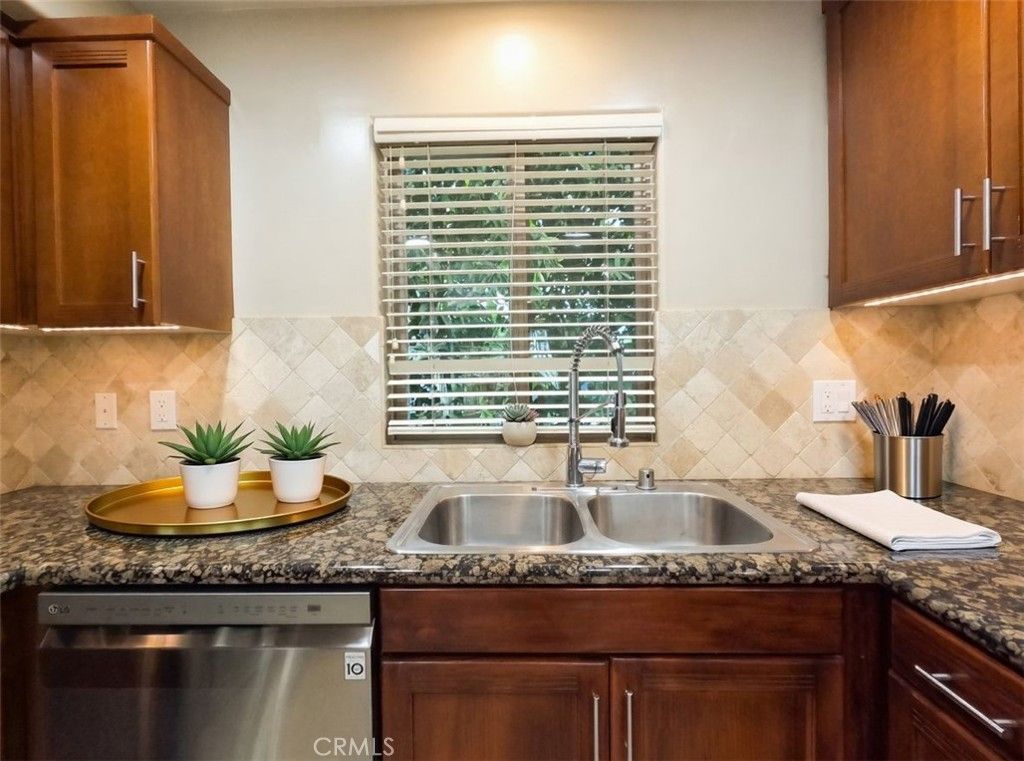 Image 9 of property listing at 10809 Hortense, North Hollywood, CA 91602