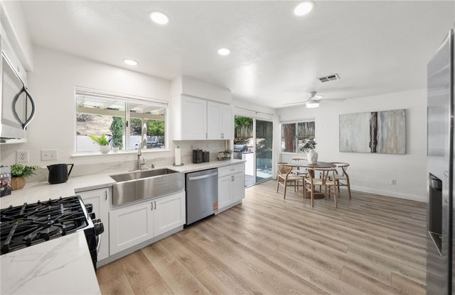 31582 Golden Lion Drive, Temecula, CA 92591
