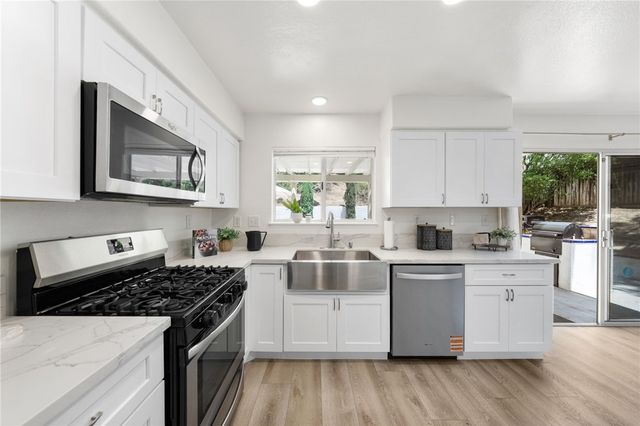 31582 Golden Lion Drive, Temecula, CA 92591