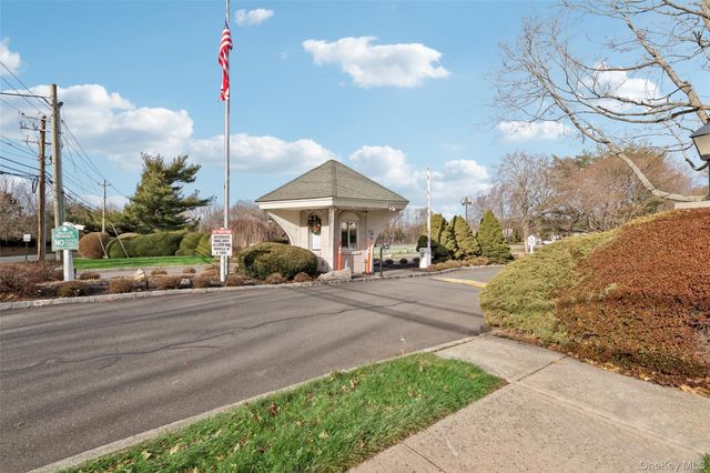 901 Fenway Road, Saint James, NY 11780