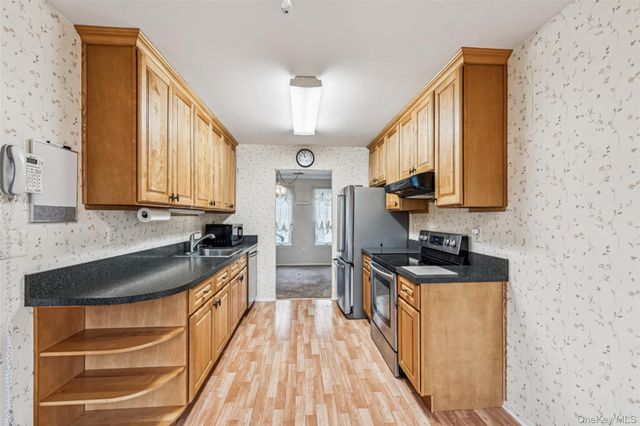 901 Fenway Road, Saint James, NY 11780