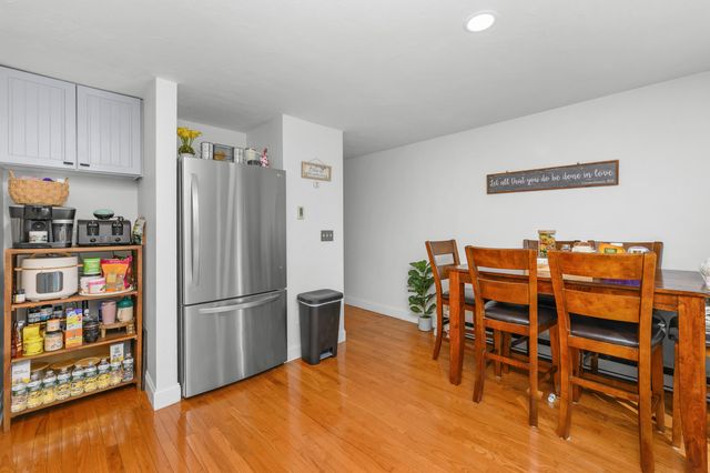 300 Falmouth Road APT 9E, Mashpee, MA 02649