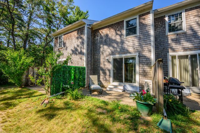 300 Falmouth Road APT 9E, Mashpee, MA 02649